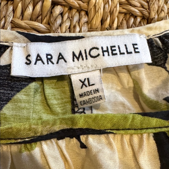 Sara Michelle woman Dress with Green and Red Floral Design - Picture 3 of 6